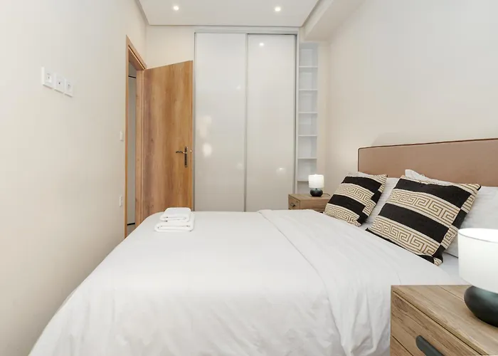 Chic Apartment Near Acropolis